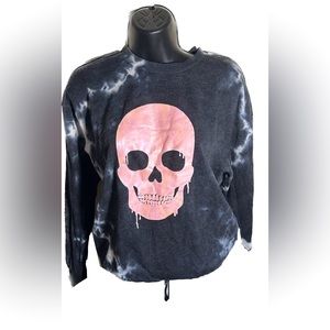 132. Shiny skull sweater